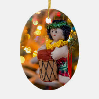 Ornamento oval del navidad del pequeño muchacho