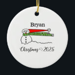 Ornamento personalizado de Windy Snowman<br><div class="desc">Un lindo muñeco de nieve en el adorno personalizado del viento con nombre y año</div>