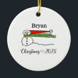 Ornamento personalizado de Windy Snowman<br><div class="desc">Un lindo muñeco de nieve en el adorno personalizado del viento con nombre y año</div>
