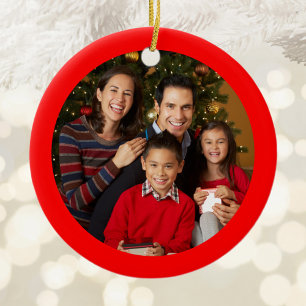 Ornamento redondo con marco rojo
