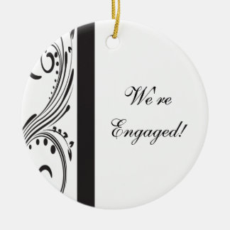 Ornamento redondo de compromiso de Swirls en blanc