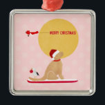 Ornamento rosa de los Navidades dorados de Beach D<br><div class="desc">Trae recuerdos de un divertido día de playa a tu árbol de Navidad este año con este adorno de Golden Retriever surfeador. Diseñado por Naptown Tails!</div>