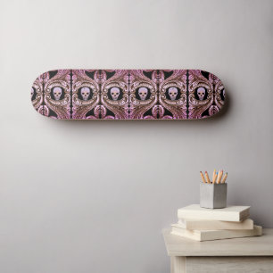 Ornamento rosa gótico con Skull Skateboard