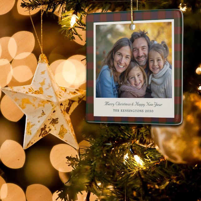 Ornamento tradicional de cerámica para festividade (Traditional plaid/tartan ceramic Christmas ornament.)