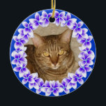Ornamento tropical de la foto de los leus del<br><div class="desc">¡Las flores tropicales hermosas componen el los leus florales ilustrados que rodee una imagen de su amada! Modifique el frente para requisitos particulares cargando su propia foto especial y la parte posterior con su saludo especial. ¡Sugerimos Hau'oli Hanukaha que sea Hawai'ian para Jánuca feliz! ¡Pero éstos son también gran año...</div>