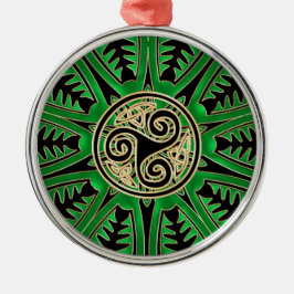Ornamento verde irlandés de Triskele del Celtic de