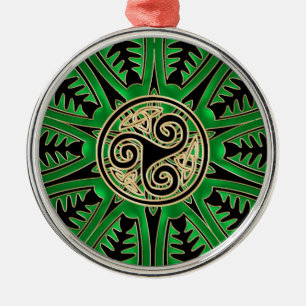 Ornamento verde irlandés de Triskele del Celtic de