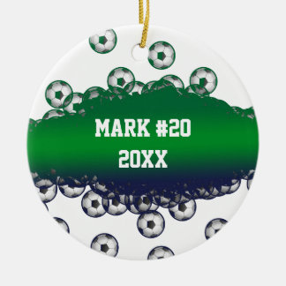 Ornamento verde y blanco del navidad del fútbol