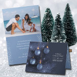 Ornamentos azules de Navidad foto doblada<br><div class="desc">Las tarjetas de felicitación de vacaciones dobladas incluyen tu foto en el interior junto con tu saludo personal y un hermoso árbol de Navidad azul y adornos en el frente. MÁS estilos y diseños en nuestra colección.</div>