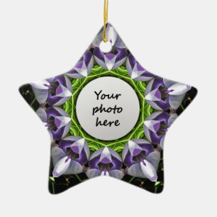 Ornamentos de flores moradas