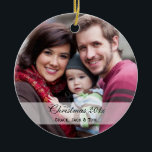 Ornamentos de fotos familiares<br><div class="desc">Un hermoso regalo para regalar o recibir. Simplemente sube tu foto, añade el año y los nombres.</div>