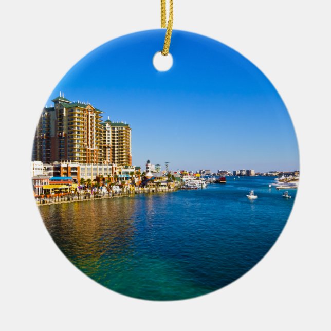 Ornamentos hermosos de la foto del puerto de (Frente)
