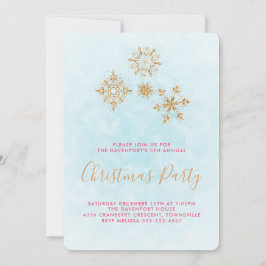 Ornate copos de nieve dorados en una invitación az