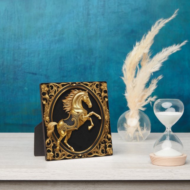 Oro de caballo y marco ornamental negro (in situ)