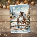 Oro de Navidades Rústicos de Caballos Marrones y B<br><div class="desc">tarjeta de Relieve metalizado de golf para Navidades con temática de granja bonito. Caballo blanco y marrón bonito detrás de una antigua valla rústica de madera con fondo nevado y árbol de Navidad y viejo granero rojo vintage.</div>