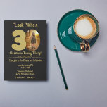 Oro en negro con foto 30 cumpleaños de invitación<br><div class="desc">Personalizar este oro en negro con foto Invitación de cumpleaños número 30 con la foto de Su Señoría y toda la información para una gran celebración. ¡Recuerden! ¡Puedes descargar este diseño!</div>