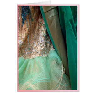 Oro y vestidos verdes del baile de fin de curso