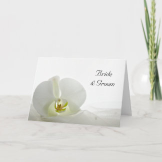 Orquídea con tarjeta de invitación a la boda blanc