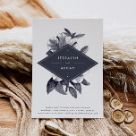 Orquídea Medianoche Guardar la tarjeta de fecha<br><div class="desc">Con un aspecto moderno y minimalista, nuestro Orquídea Medianoche salva la tarjeta de fecha con una paleta de colores simple y sorprendente de azul oscuro y blanco crujiente. Sus nombres se muestran en letras blancas modernas sobre un elemento con forma de diamante alargado sobre un ilustracion floral vintage detallado, con...</div>