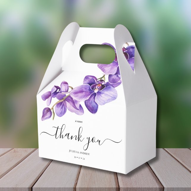 Orquídea púrpura en la caja de favores de escritur (Subido por el creador)