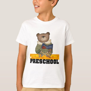 Oso con las camisetas y los regalos preescolares