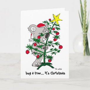 Oso de koala que abraza un árbol de navidad