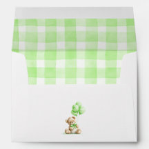 Oso de peluche en patrón de gingham verde claro a 