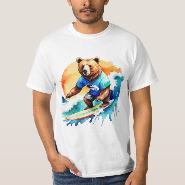 Oso gracioso surfeando en camiseta (Anverso)