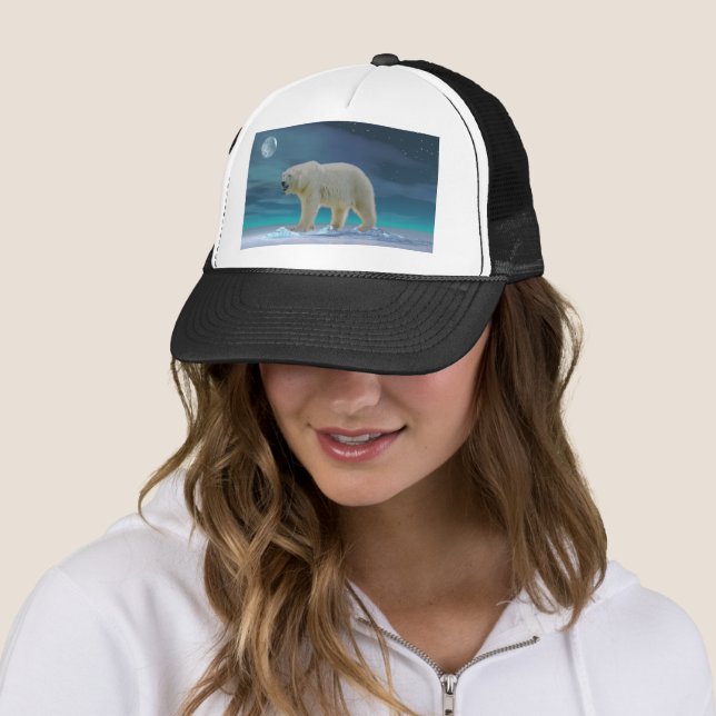 Oso Polar en Sombrero Camionero (In situ)