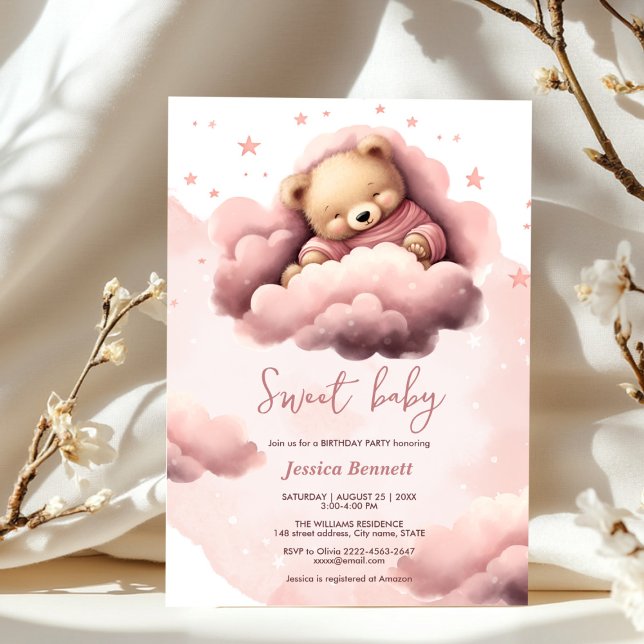 Oso rosa en la invitación de cumpleaños de bebé en (Cute sleeping bear in pink clouds baby shower)