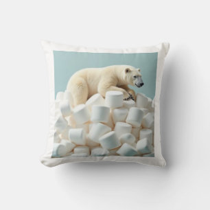 oso sobre una pila de almohada de malvaviscos