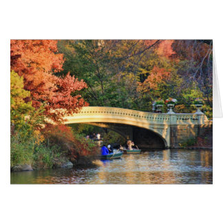 Otoño en Central Park: Navegantes por el puente