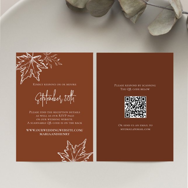 Otoño Sale del otoño Boda Código QR RSVP (Burgundy Fall wedding RSVP card with a scannable QR code. )