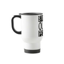 Outta recto dibujó a lápiz la taza del viajero
