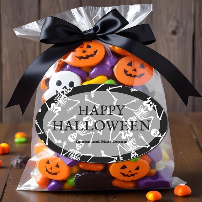 Ovalada Pegatina de Halloween Oval (Happy Halloween and skeletons on personalized black oval stickers)