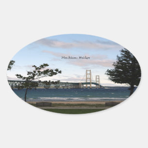Ovalada Puente de Mackinac con el pegatina de los árboles