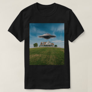 OVNI en la camiseta de los hombres negros