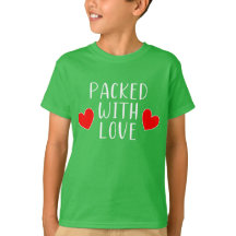 Pacado con la camiseta de Love Kid