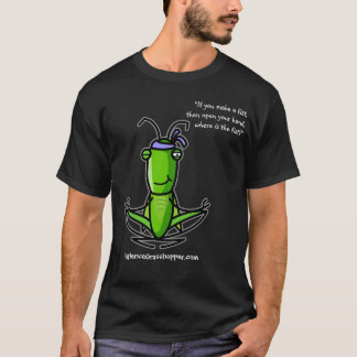 Paciencia, puño oscuro de la camiseta del