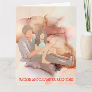 PADRE E HIJA LEEN TARJETA DE TIEMPO