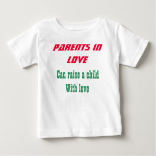 Padres en camisetas del bebé del amor