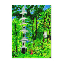Pagoda en la exuberante postal del paisaje de prim
