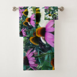 Paisaje de Pink Garden Phlox con flores de cono