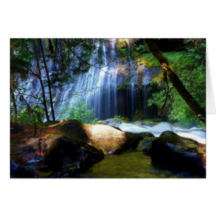 Paisaje hermoso de la selva de la cascada