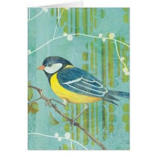 Pájaro azul encaramado en un árbol