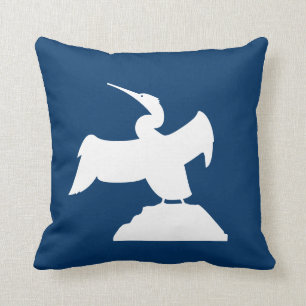 PÁJARO DE MAR. BLANCO en la almohada azul