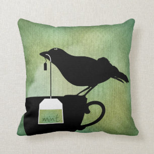 Pájaro en una almohada de la taza de té