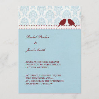 Pájaros del amor rojos y invitación azul