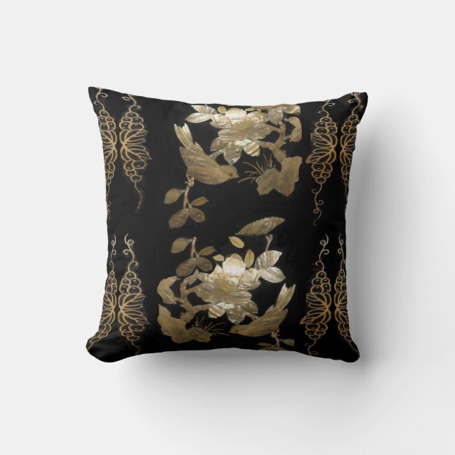 Pájaros orientales del instinto en la almohada de (Anverso)