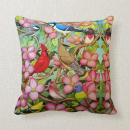 Pájaros salvajes del patio trasero en almohada del